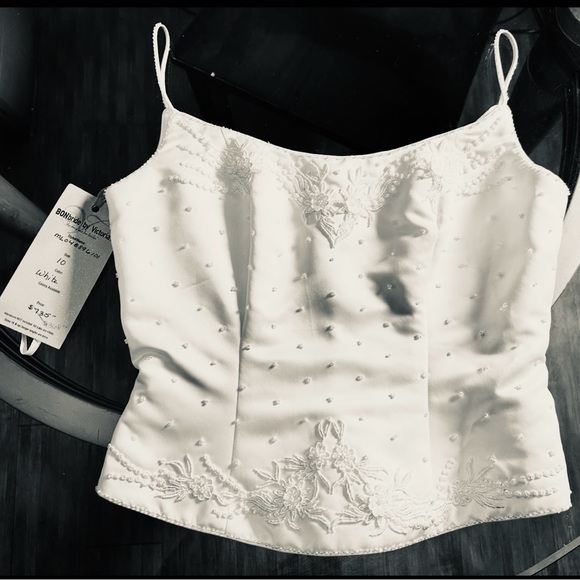 Elegant White Embroidered Camisole - Picture 2 of 16